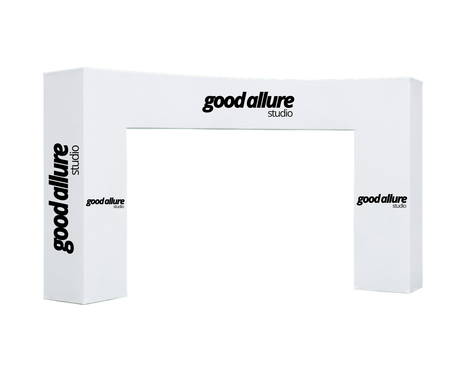 Une arche textile GOOD ALLURE STUDIO, blanche, logo noir